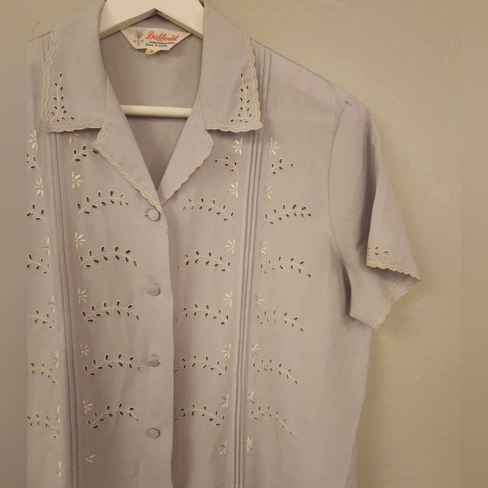 60s Hand embroidered ladies blouse by Daffodil